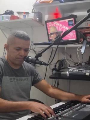 ⁣ASSIM QUE O GALO CANTAR- MALVADO DOS TECLADOS